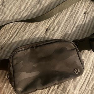 Lulu lemon belt bag
